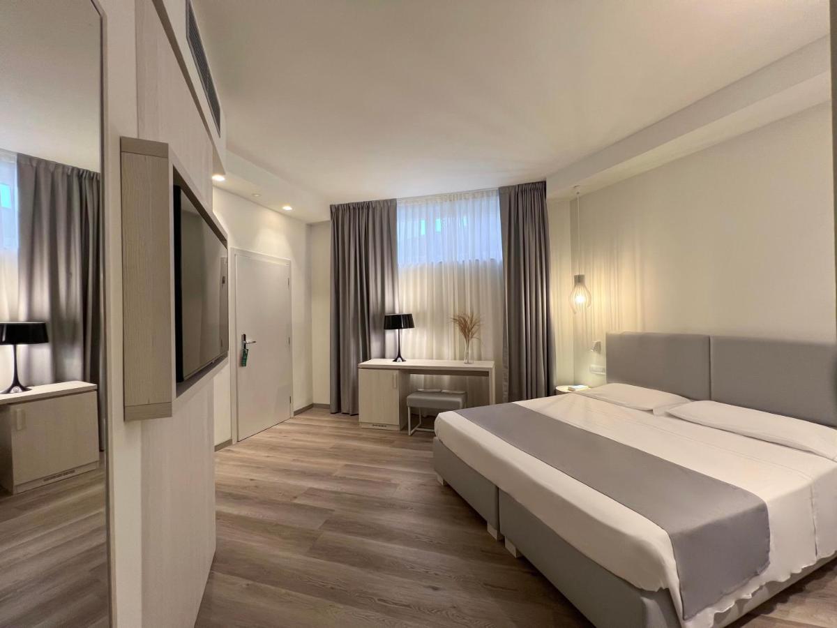 Hotel Rex Ливорно Екстериор снимка