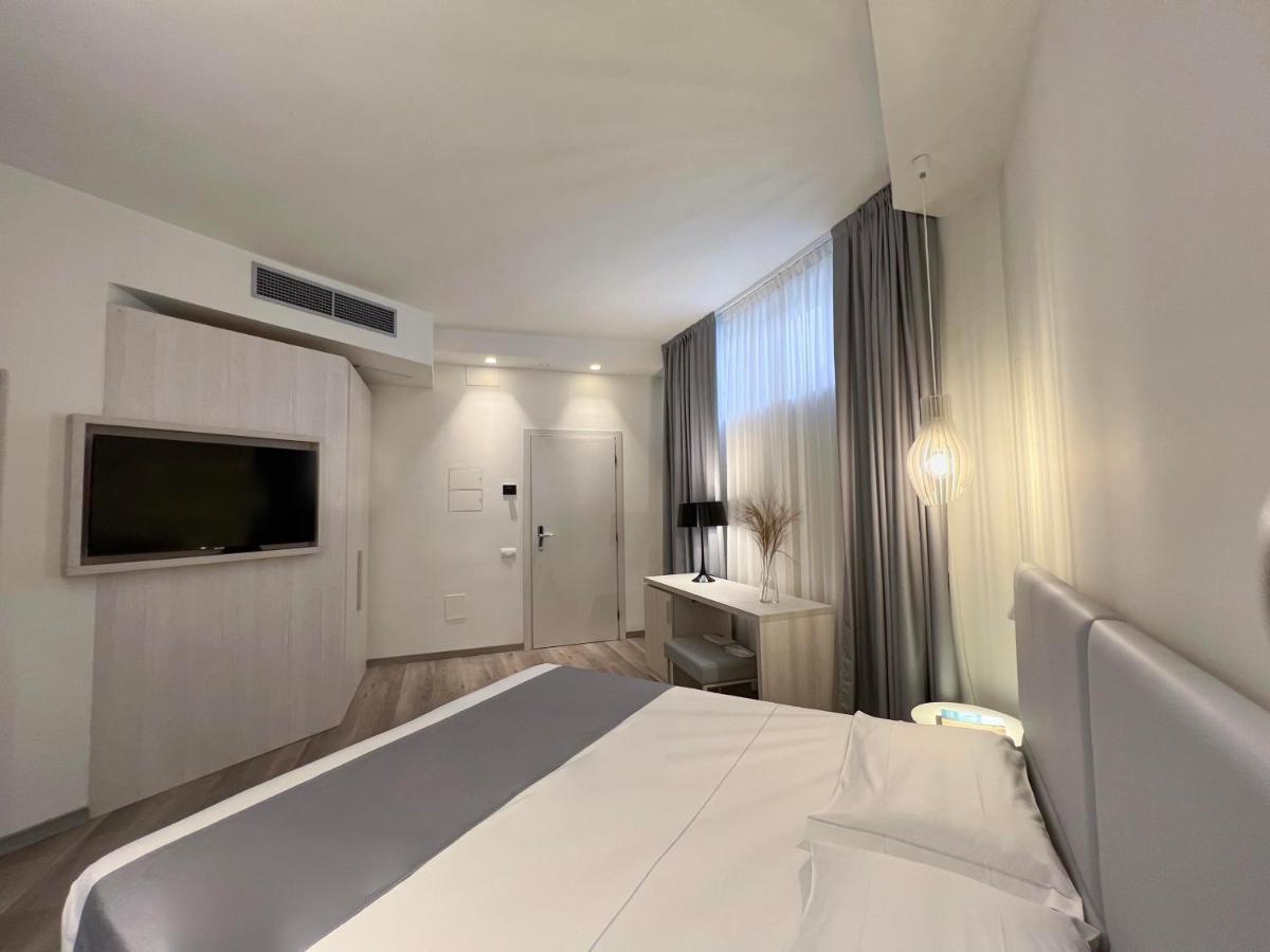 Hotel Rex Ливорно Екстериор снимка