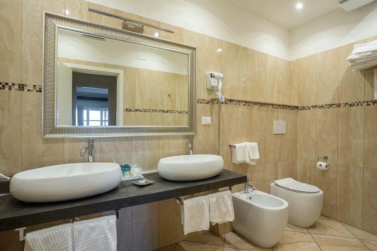 Hotel Rex Ливорно Екстериор снимка